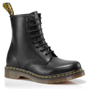 Dr. Martens 1460 Smooth Leather Lace Boots S6